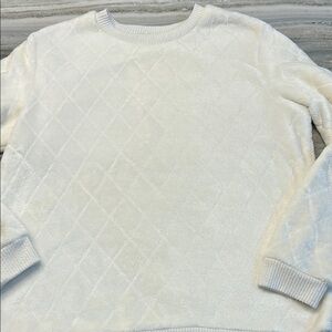 Women’s super soft cream crème diamond pattern like new White Sweater Sz M